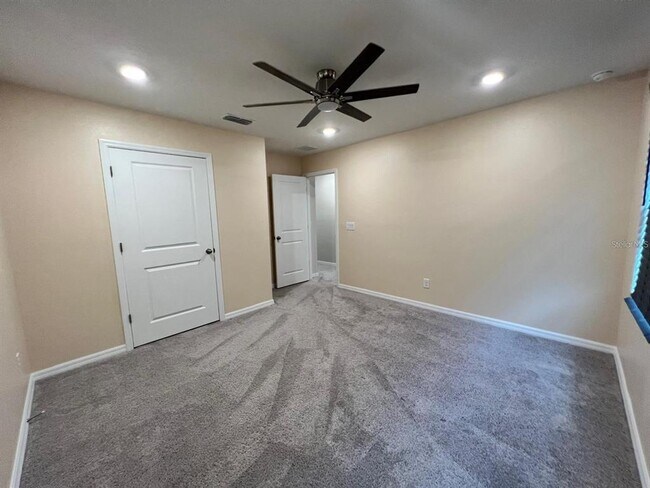Building Photo - 700 Split Hoof Dr