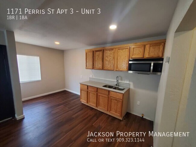 Building Photo - 1171 N Perris St
