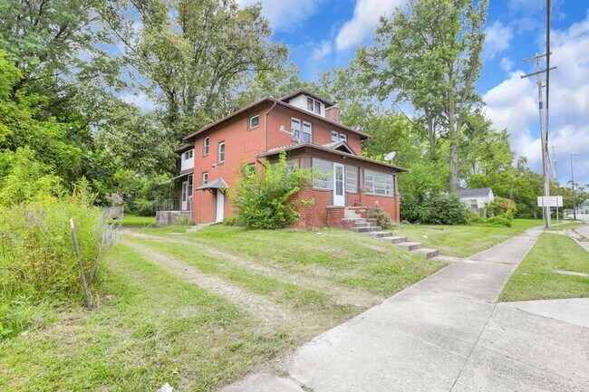 Building Photo - 2365 Stelzer Rd