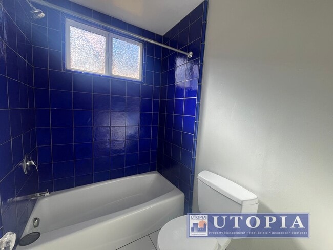 Building Photo - Charming Victorian Home with 3 bedrooms an...