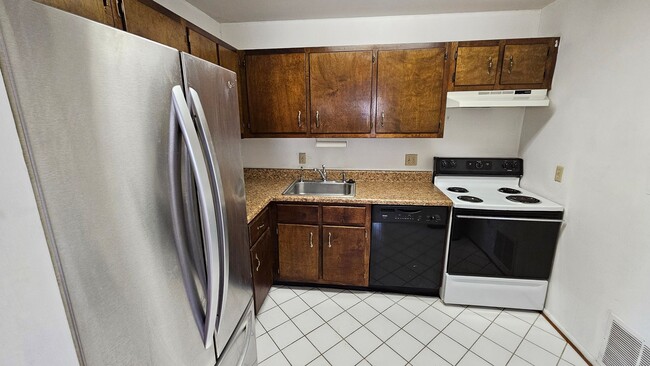 Building Photo - Secound Story Unit - Single Floor 3BR/1.5BA - Eastern Henrico - Great Location