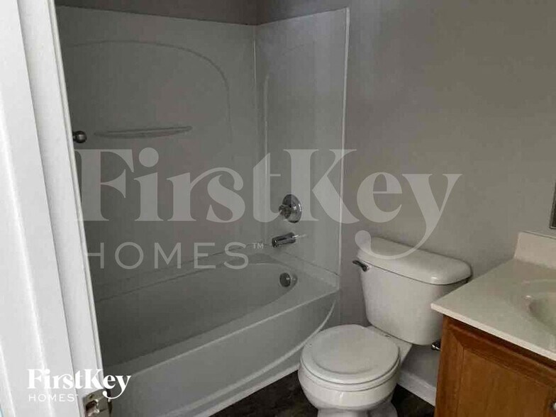 Building Photo - 2572 Ivan Ct