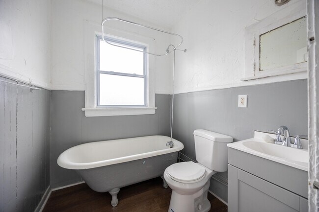 Building Photo - 2257 E 80th St