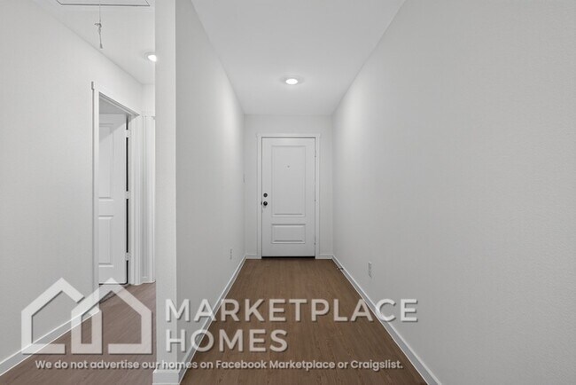 Building Photo - 412 Sambal Dr