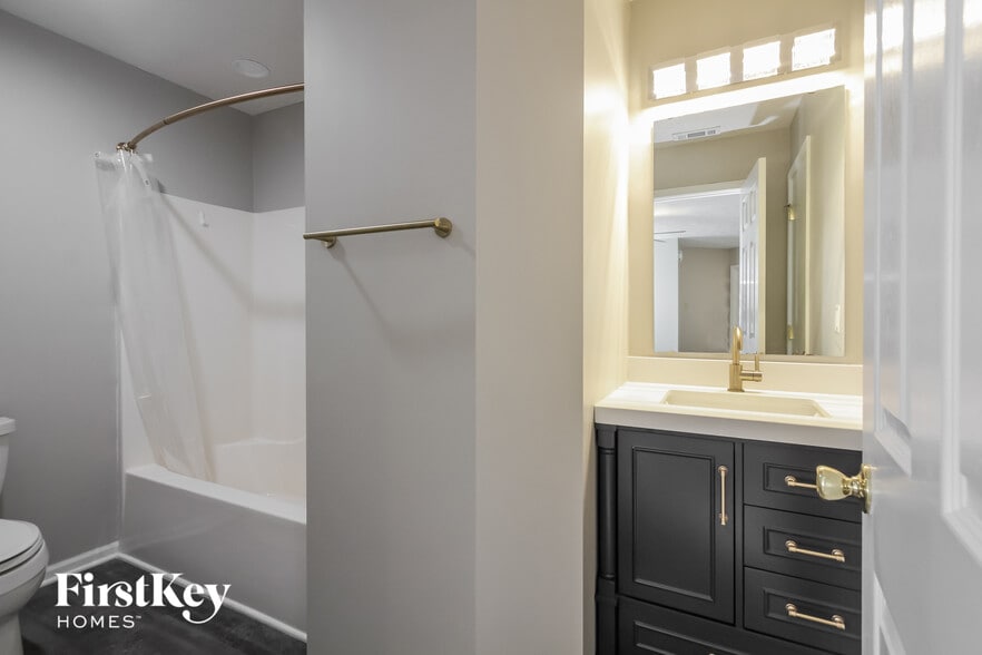 Building Photo - 6 Wyndham Dr