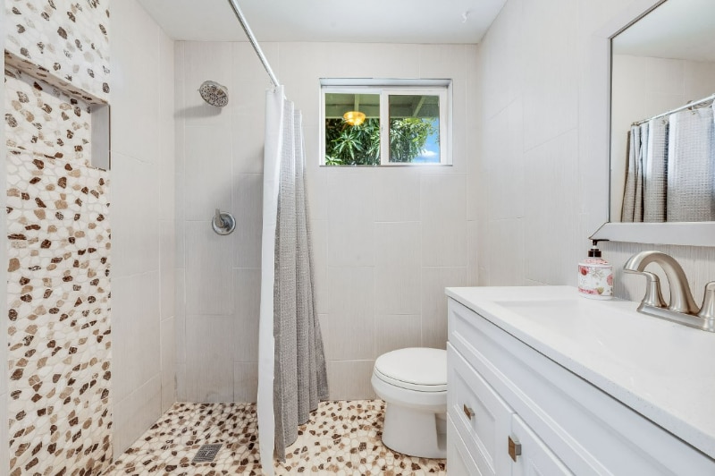 Building Photo - 70 Hui Rd F