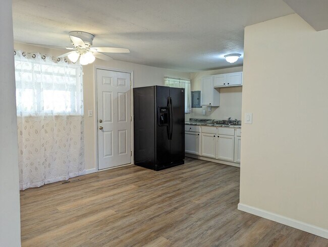 Building Photo - Available NOW - 3 Bed, 1 Bath Spacious Ran...