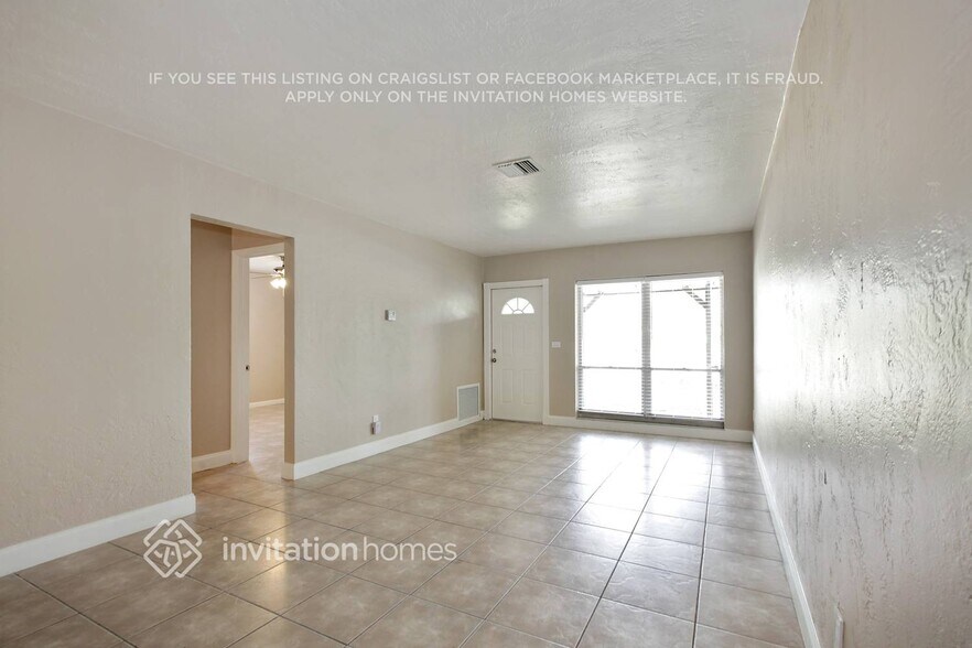 Building Photo - 3207 SW 48th Ave