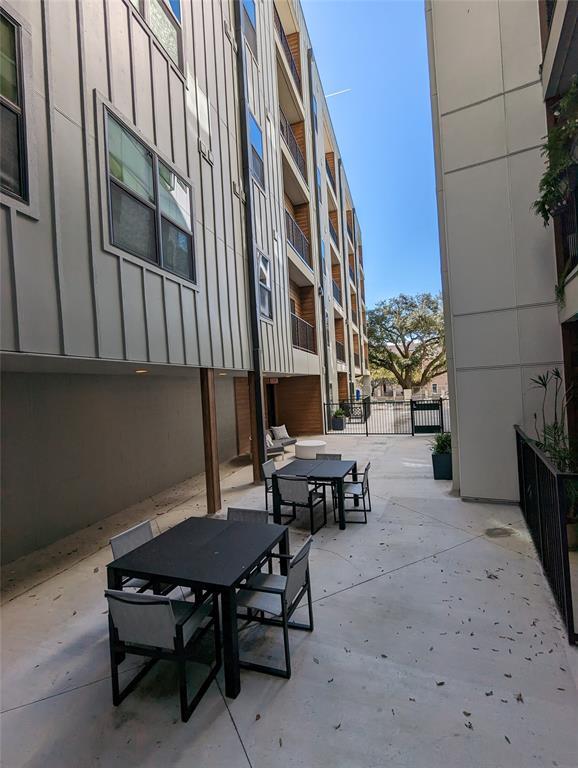 Building Photo - 2500 Longview St