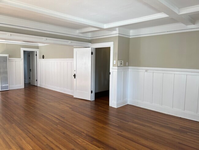 Living Room - 839 E Ocean Blvd
