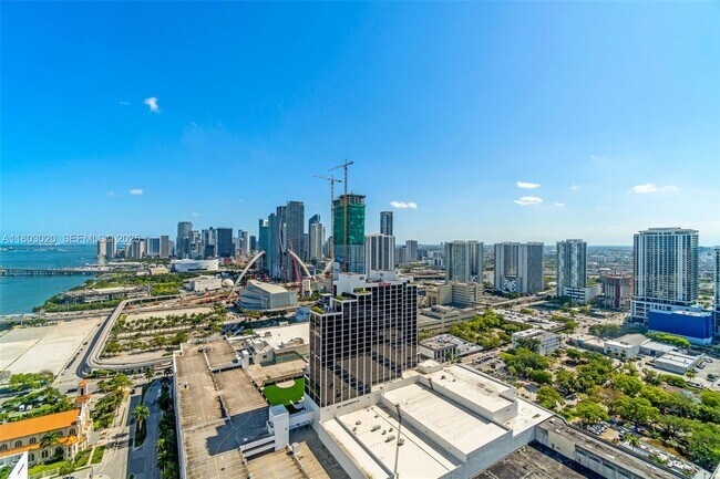 Building Photo - 1750 N Bayshore Dr