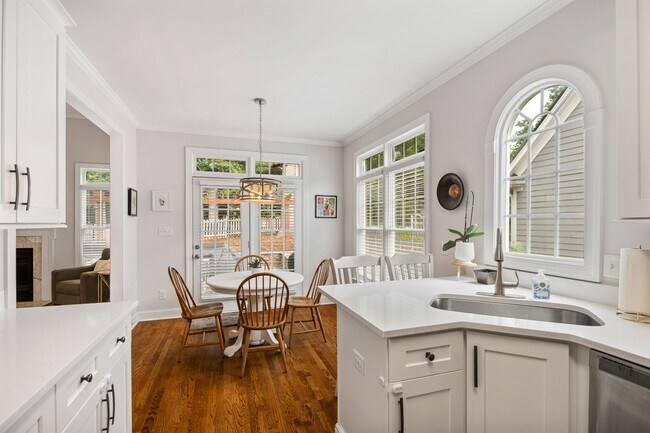 Building Photo - Gorgeous brick ranch with bonus room!!! Application Pending