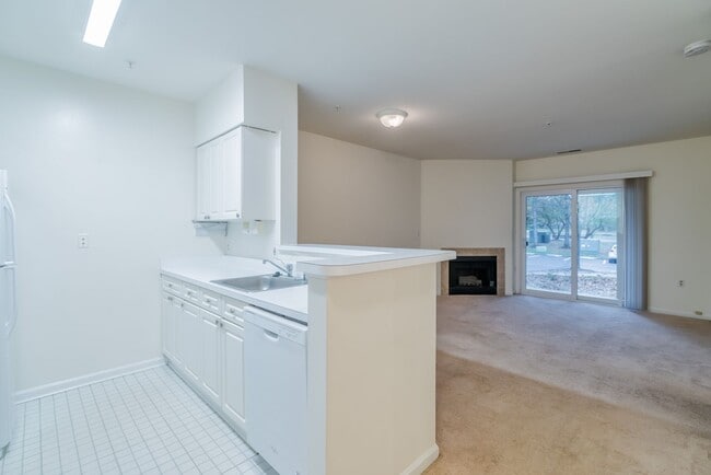 Building Photo - Charming And Well-Maintained 1 Bedr 1 Bath...