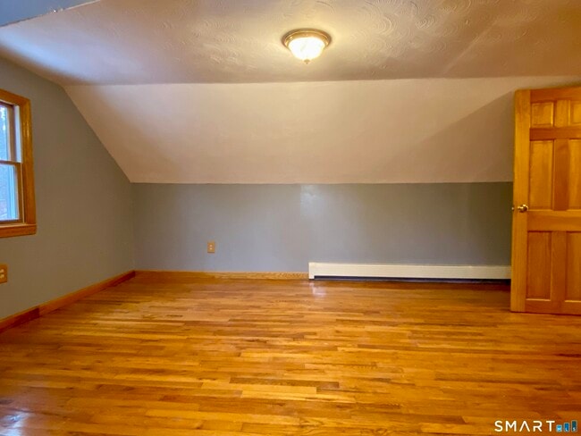 Building Photo - 8 S Rd