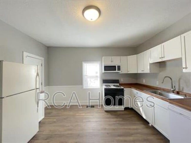 Building Photo - 453 S Keystone Ave