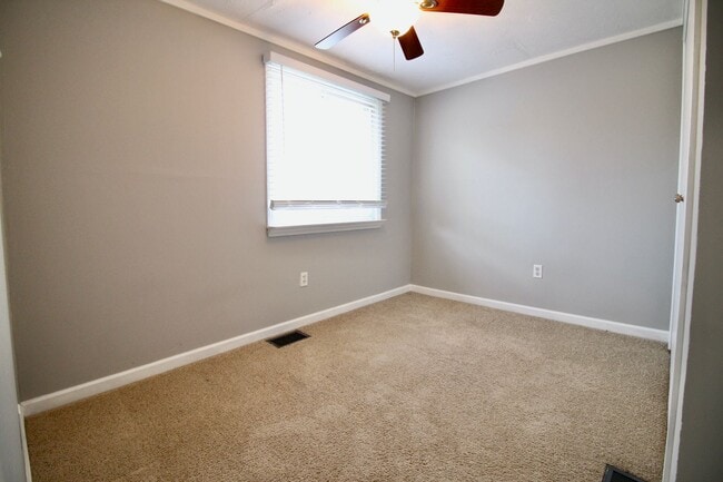 Building Photo - 4 Bed 2 Bath Farmington Hills home for lease