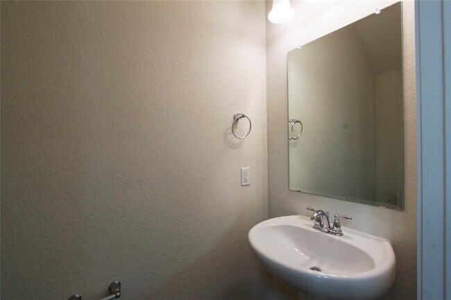 Building Photo - 17004 Alturas Ave