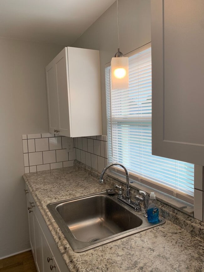 Building Photo - Vero Beach 2 Bedroom 1 Bath