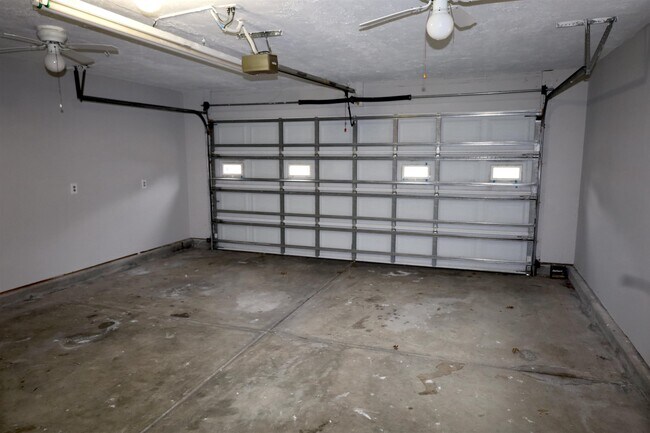 Building Photo - 698 Pepperbush Dr