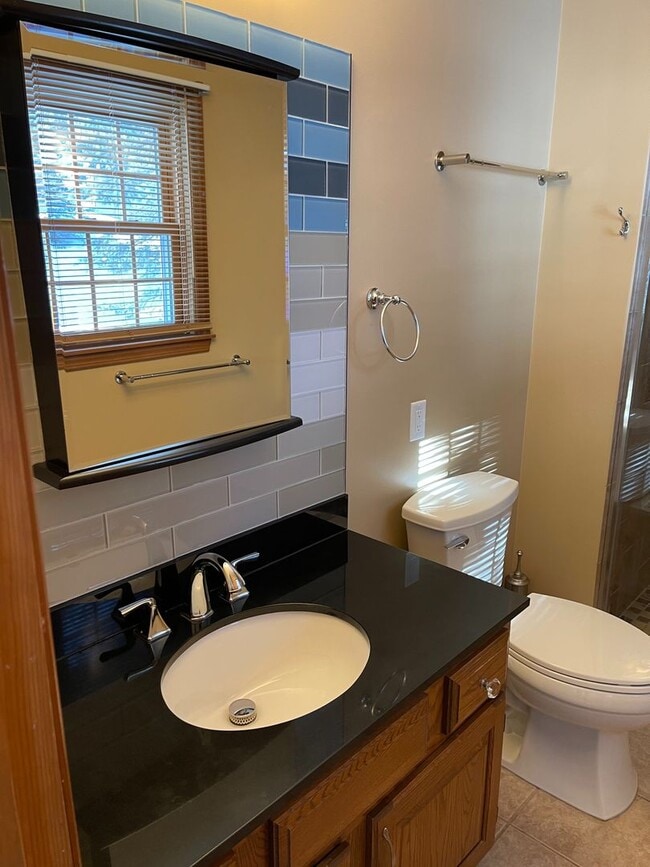 Building Photo - Spacious 3 Bedroom Ranch with finished basement available July!