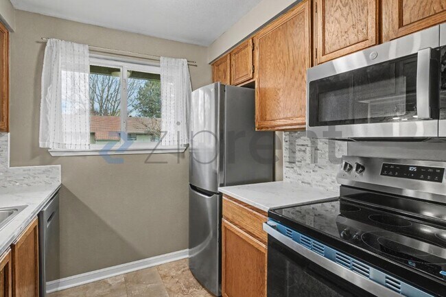 Building Photo - 5160 SW 180th Ave