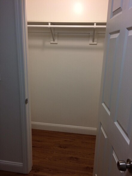 Building Photo - 149 Park Dr