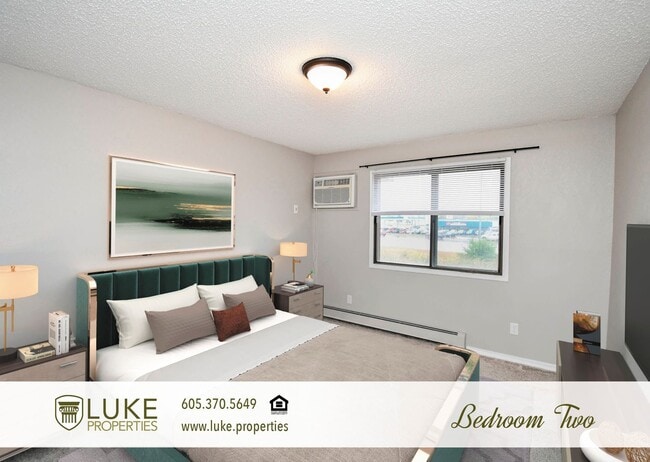 Building Photo - 405 S Sycamore Ave