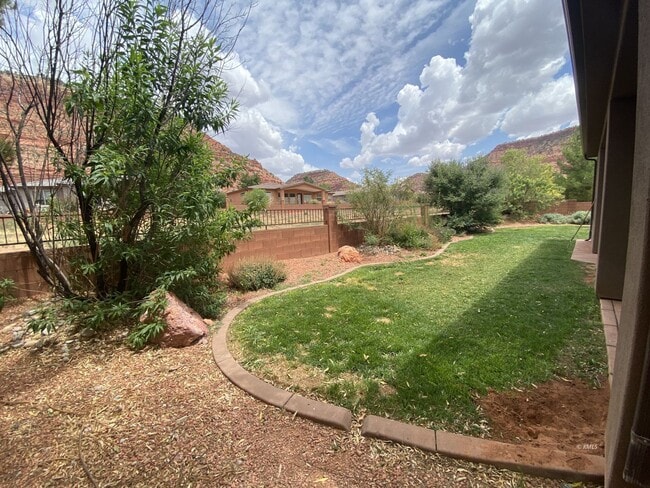 Building Photo - 463 Deadwood Dr