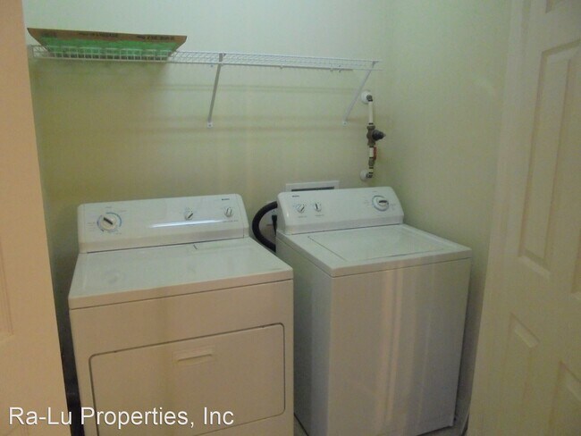 Building Photo - 2 br, 2.5 bath House - 110 Humberside Dr.
