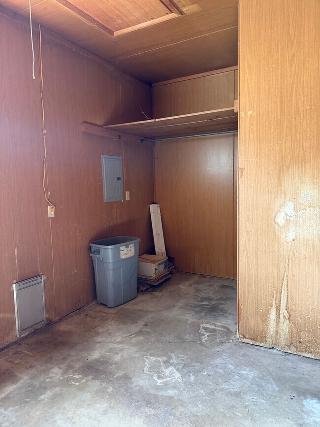 Building Photo - 3 bedroom, 2 bathroom, 2 car garage hom for rent