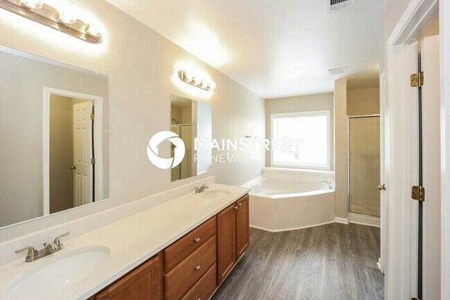 Building Photo - 3 Bedroom Pet-Friendly Home in Atlanta, GA with Main Street Renewal