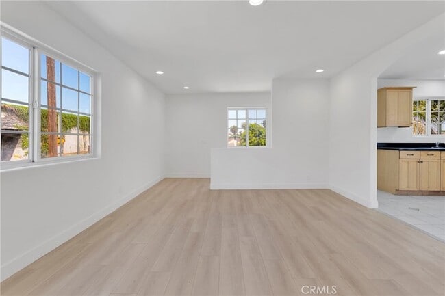 Building Photo - 348 W 83rd St