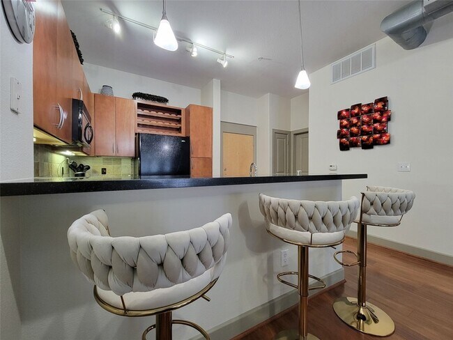 Building Photo - 1901 Post Oak Blvd