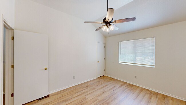 Building Photo - FREE DECEMBER RENT!!!