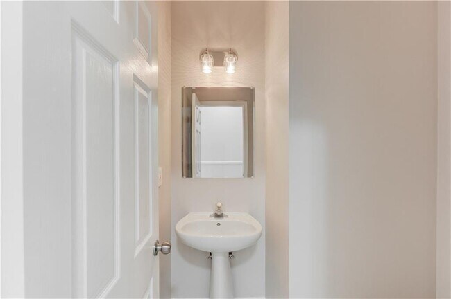 Building Photo - 3895 Kingsbrook Blvd