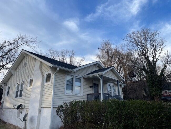 Building Photo - 2412 N Cleveland Ave