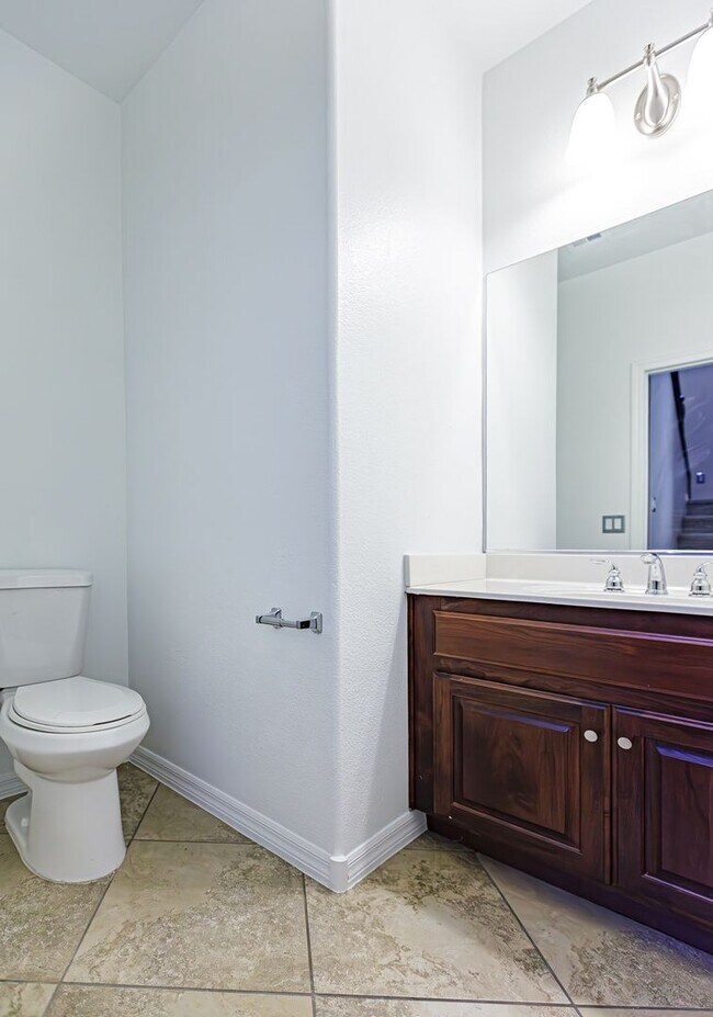 Building Photo - Townhome near Downtown Summerlin