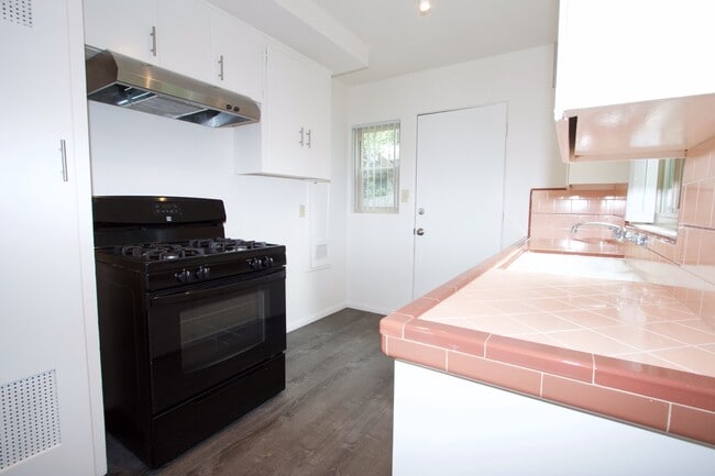Building Photo - Centrally located 1 Bedroom 1 Bath Apartment Near SDSU & Talmadge!