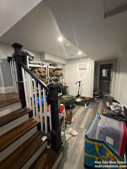 Building Photo - 156 Hillside St