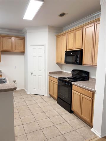 Building Photo - 7500 Burton Ln