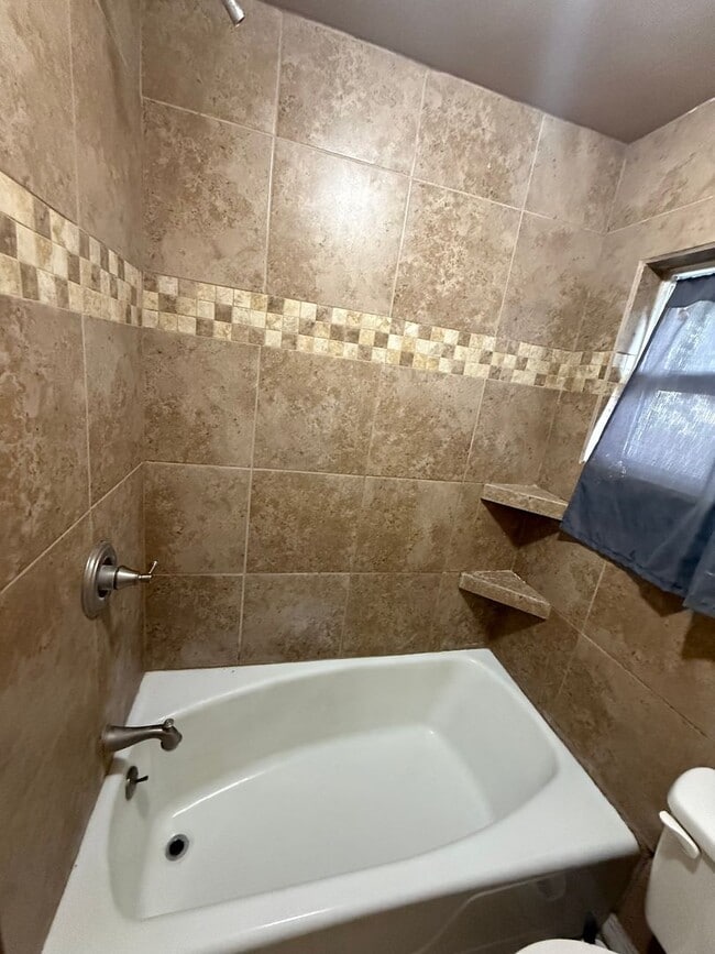 Building Photo - Cozy 3 BDR Home Located in the Sandia Scho...