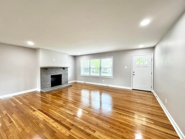 Building Photo - 1821 Blue Ridge Dr