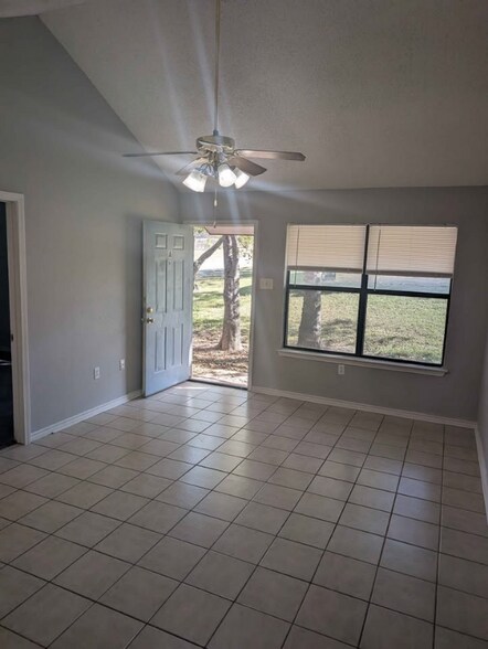 Primary Photo - 203 W Reagan Ave