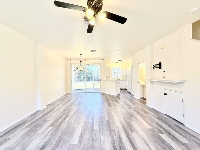 Building Photo - 13706 Forest Lake Dr