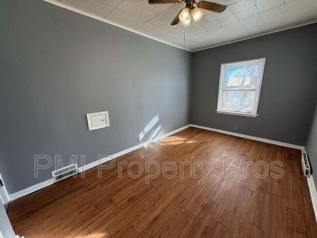 Building Photo - 1114 W Keefe Ave