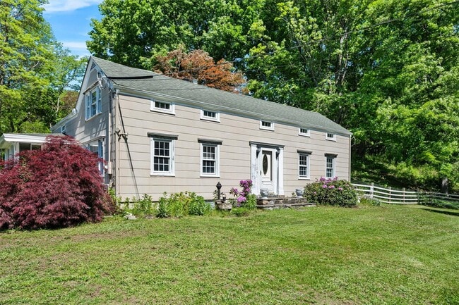 Building Photo - 1290 Lakes
