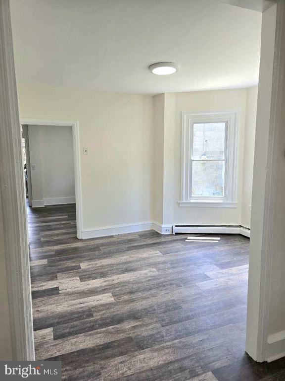 Building Photo - 825 Maple Ave