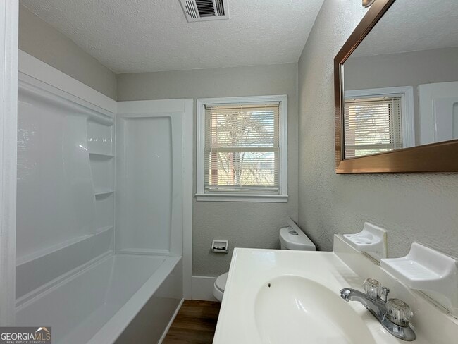 Building Photo - 13 Hearthwood Ct