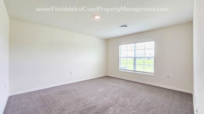 Building Photo - LOVELY 3 BEDROOM HOME WITHIN SILVERSTONE N...