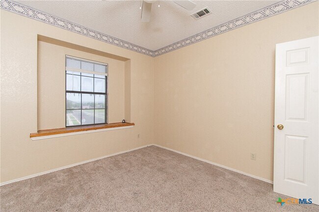 Building Photo - 2304 E Iowa Dr